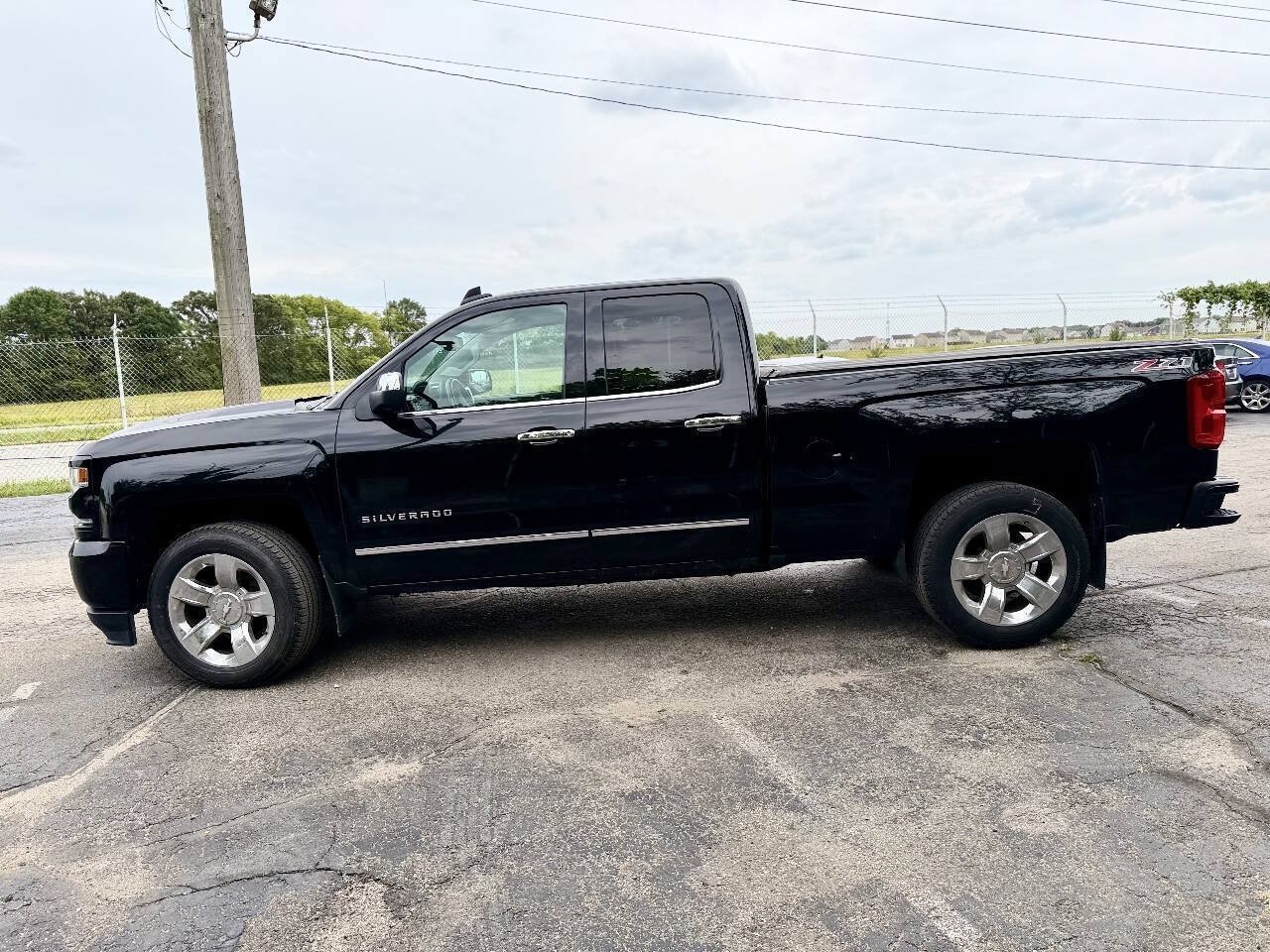 Used 2016 Chevrolet Silverado 1500 LTZ Z71 w/ LTZ Plus Package AWD/4WD image 2