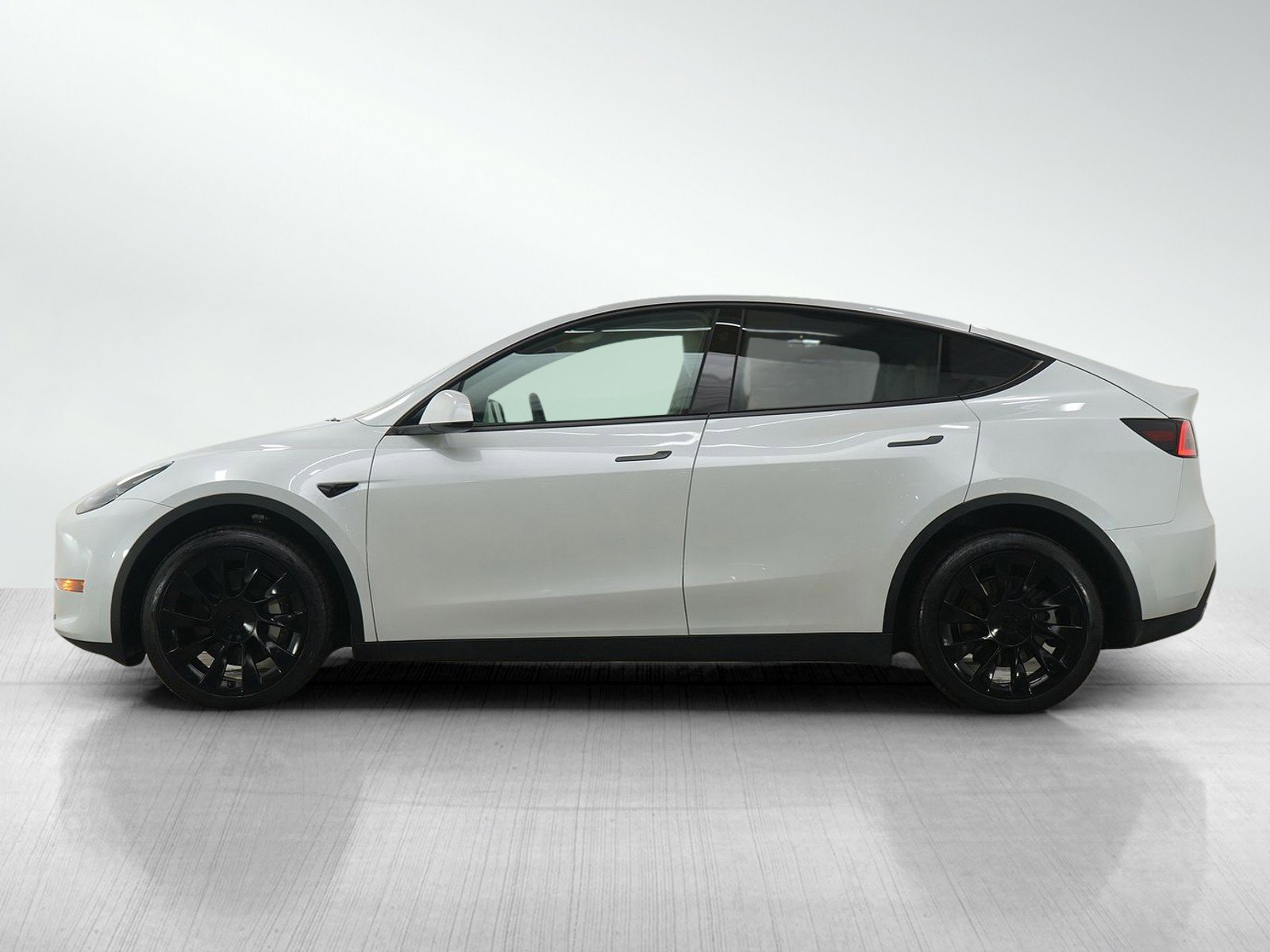 Used 2024 Tesla Model Y Long Range image 2