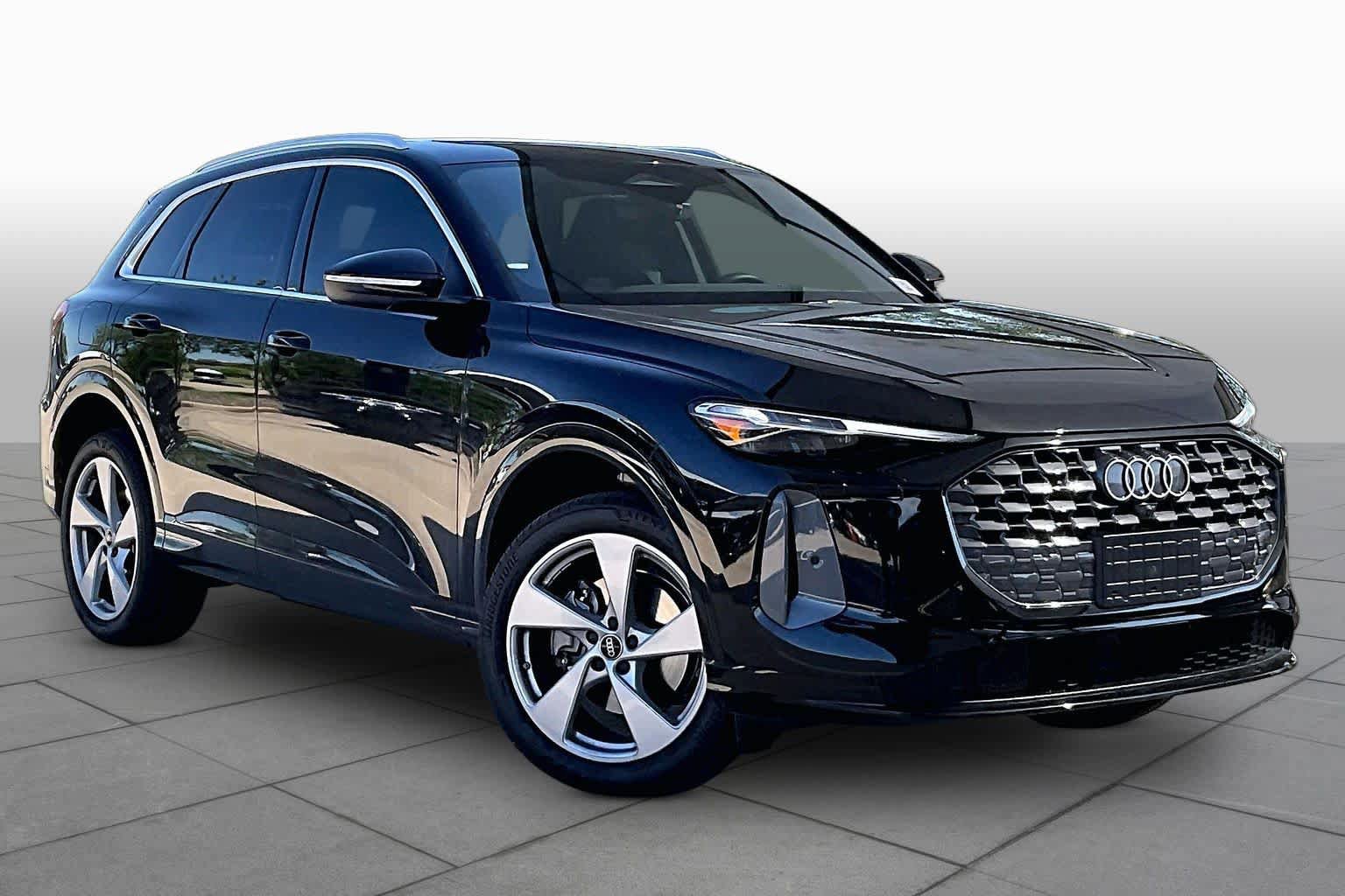 Used 2025 Audi Q5 Premium w/ Premium Plus AWD/4WD image 3