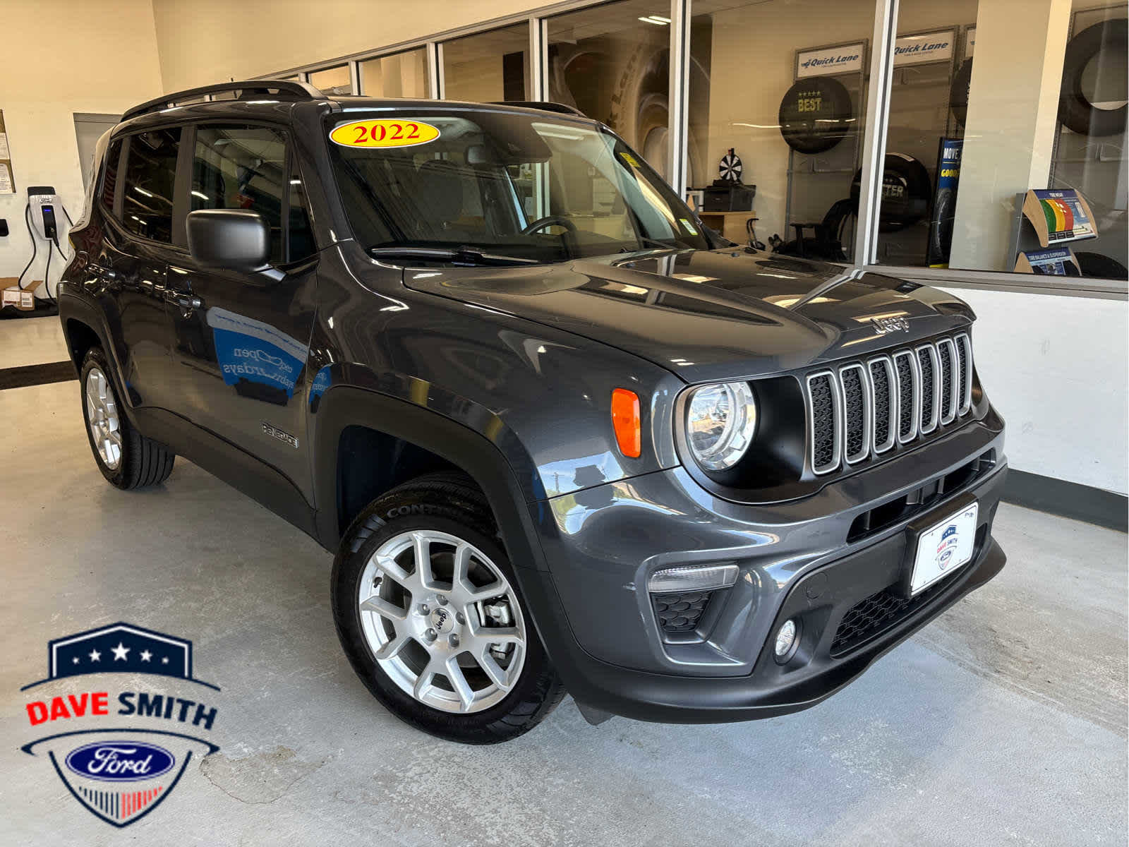 Used 2022 Jeep Renegade Latitude w/ Convenience Group AWD/4WD image 2