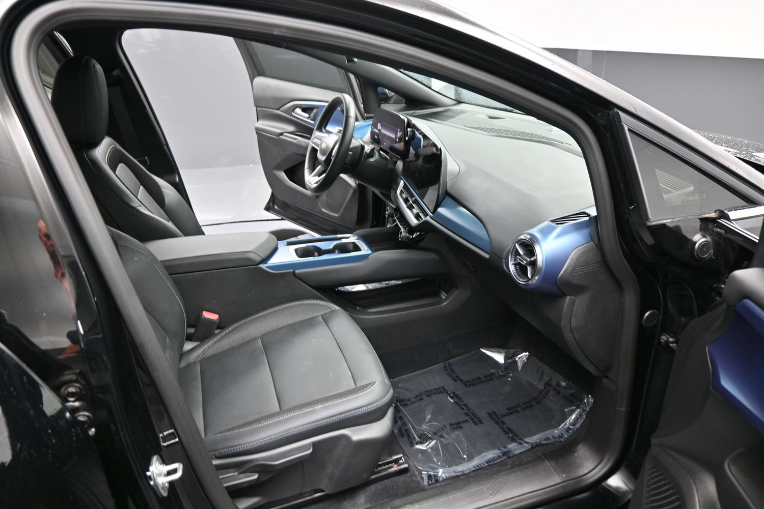 Used 2024 Chevrolet Equinox EV LT FWD image 20