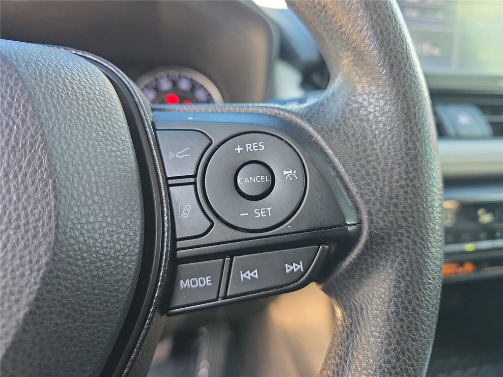 Used 2021 Toyota RAV4 XLE image 22