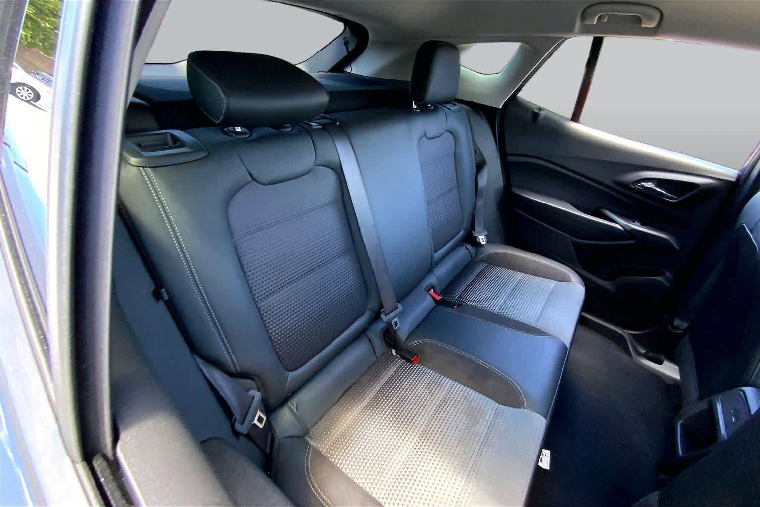 Used 2025 Chevrolet Trax LT FWD image 19