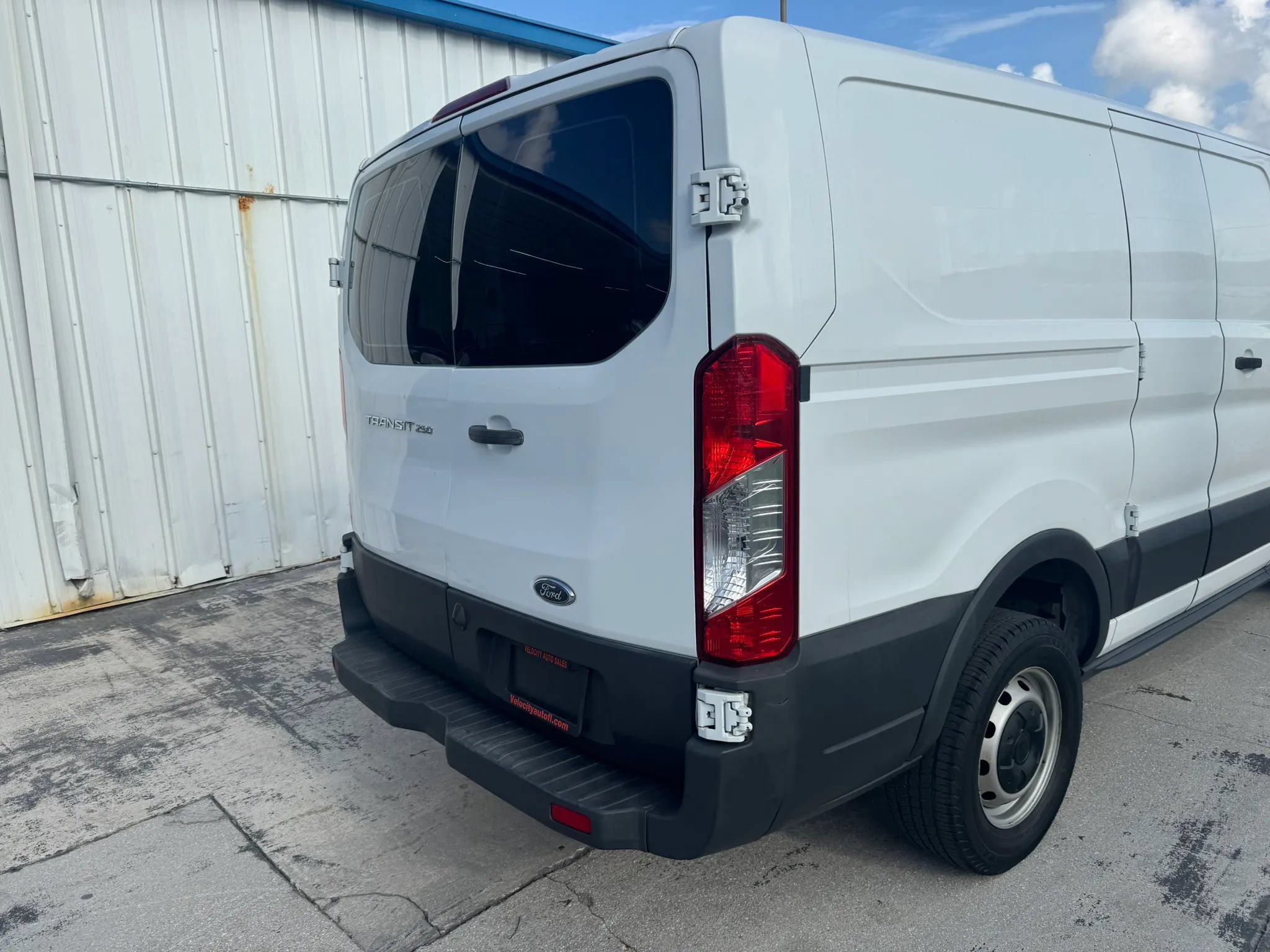 Used 2017 Ford Transit 250 130 Low Roof RWD image 3