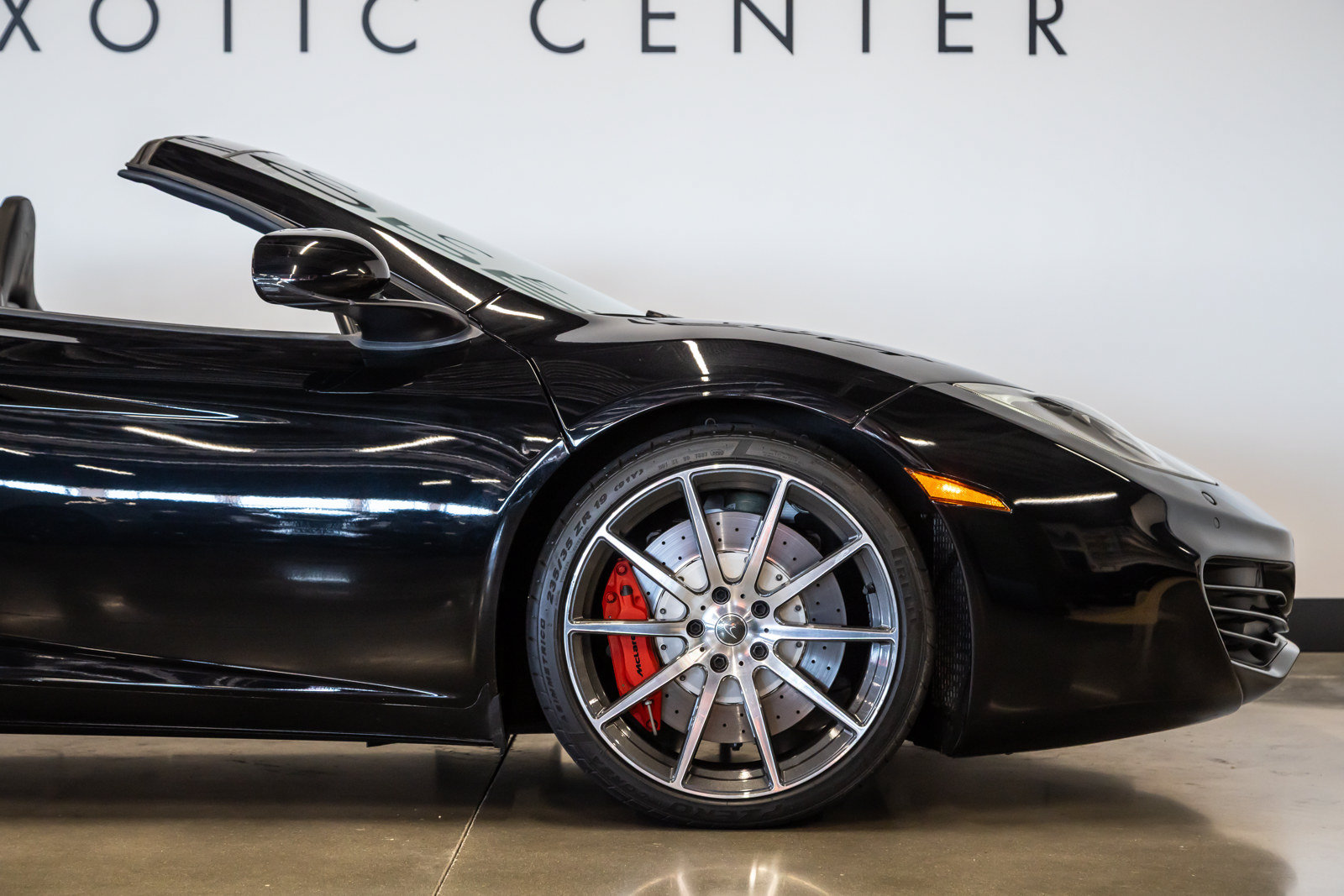 Used 2013 McLaren MP4-12C Spider RWD image 18
