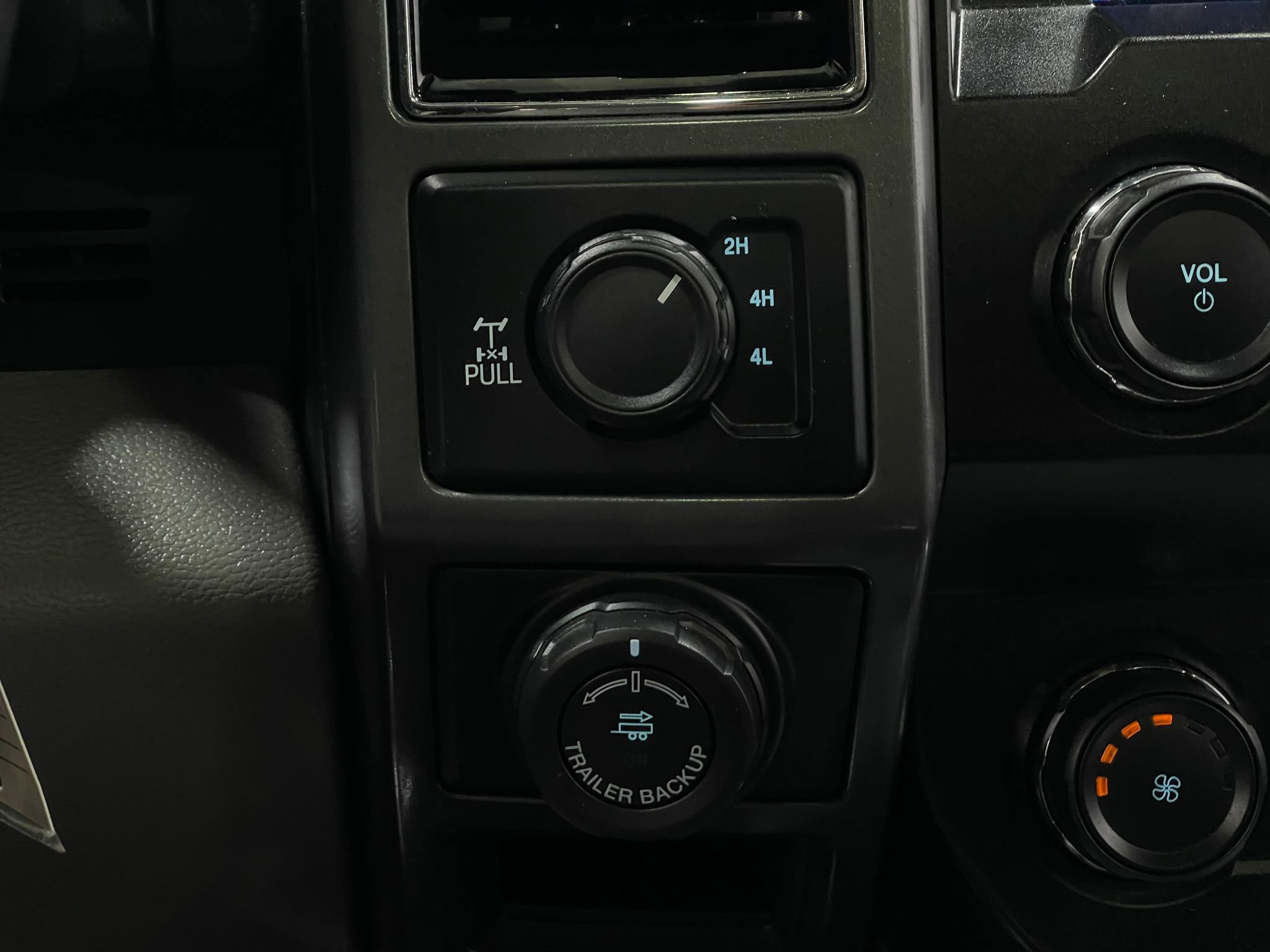 Used 2020 Ford F150 XLT w/ Equipment Group 302A Luxury AWD/4WD image 30
