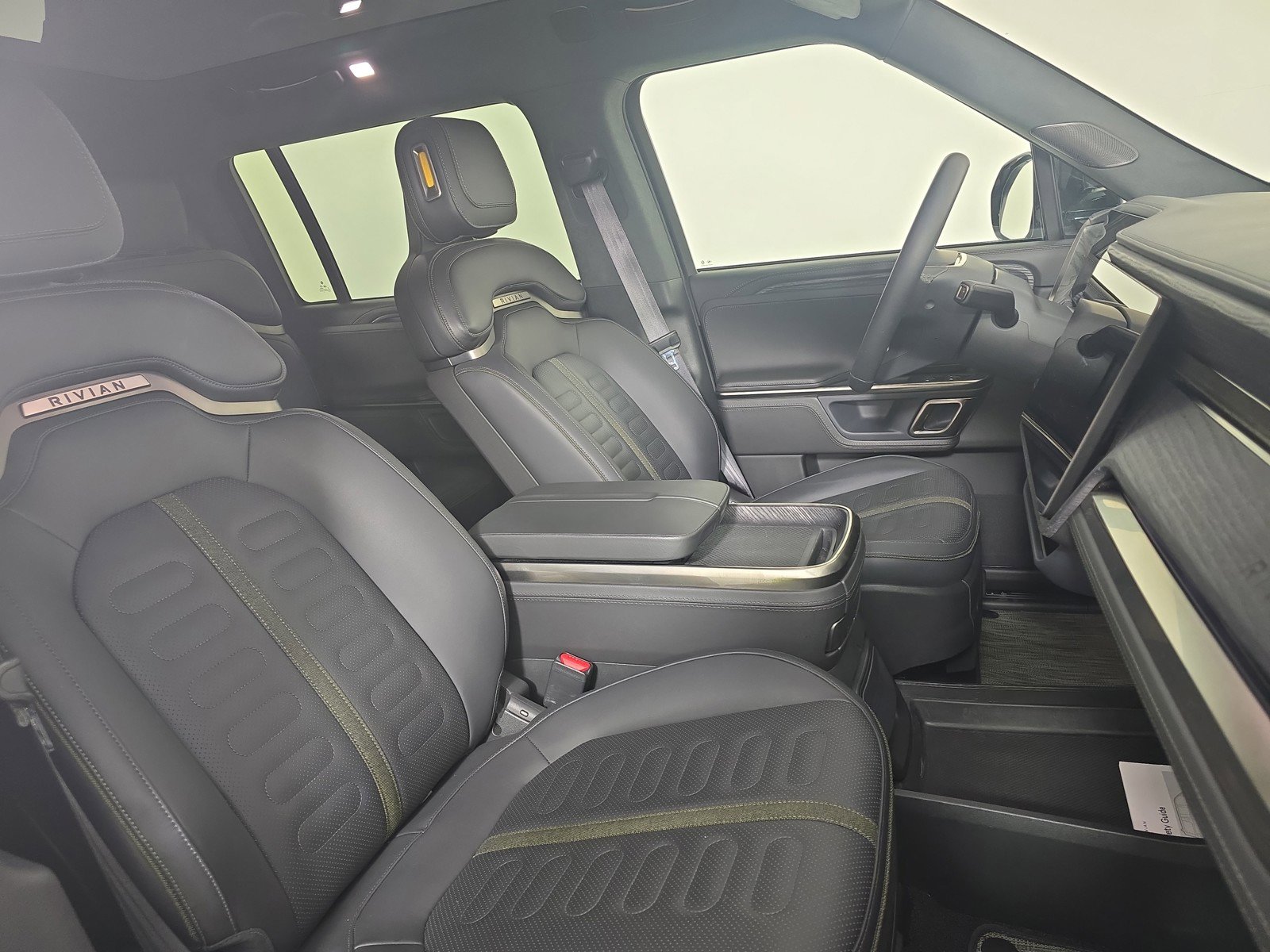 Used 2023 Rivian R1S Adventure image 24