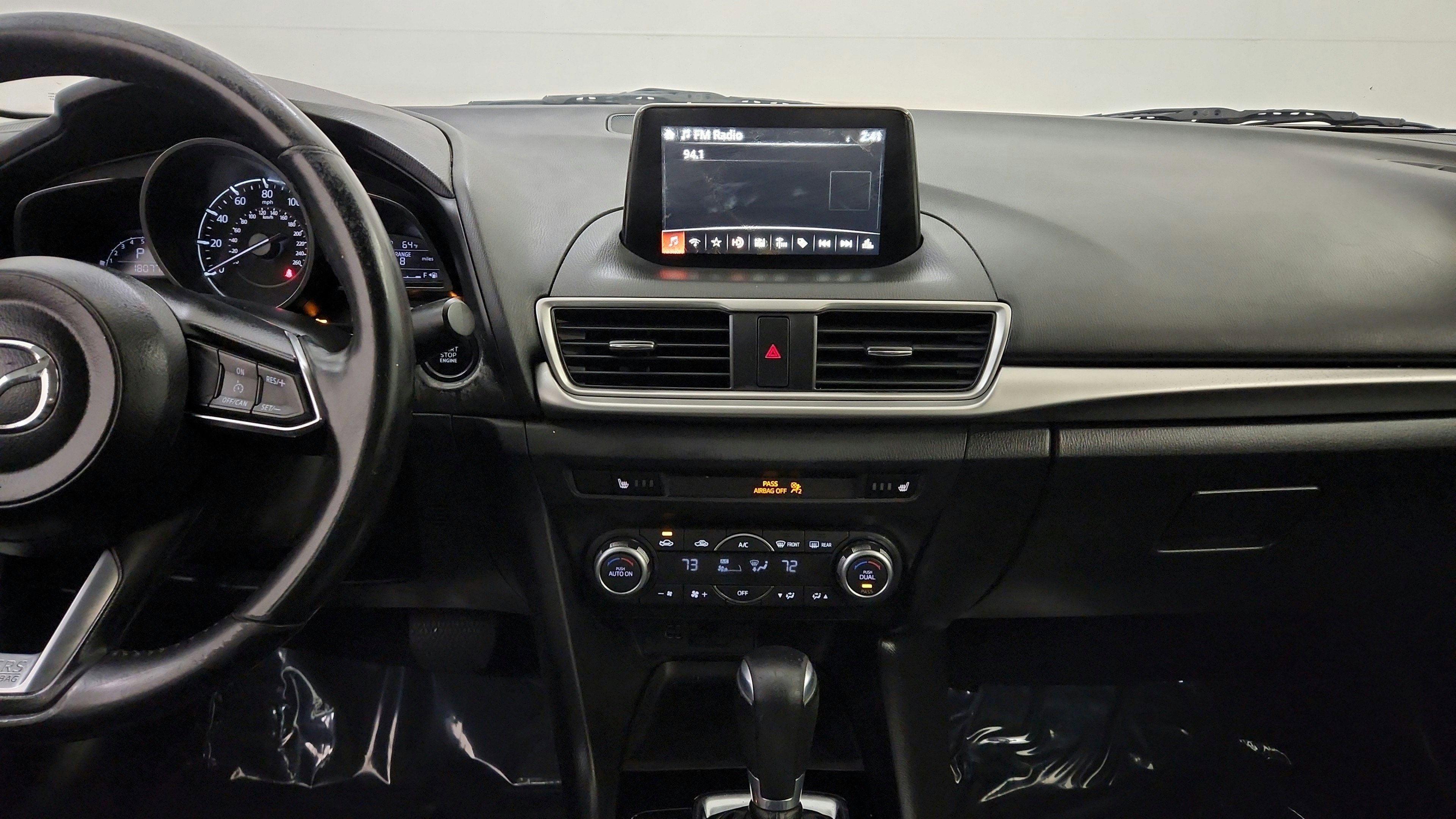 Used 2018 MAZDA MAZDA3 Touring FWD image 25