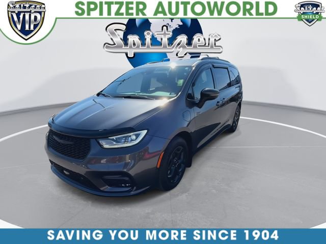 Used 2023 Chrysler Pacifica Touring-L w/ S Appearance Package image 4