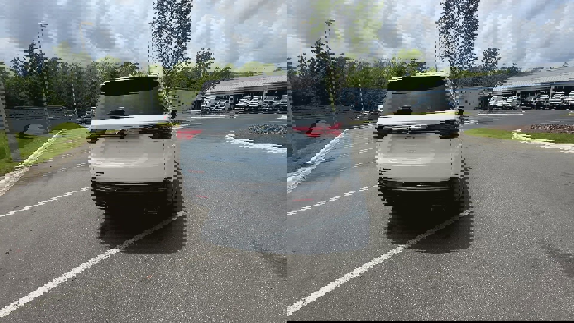 Certified 2023 Chevrolet Traverse Premier w/ Redline Edition image 8