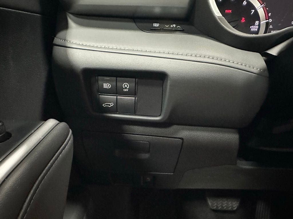 Used 2025 Toyota Highlander XLE AWD/4WD image 17