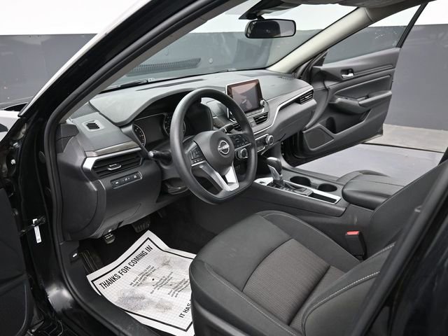 Used 2025 Nissan Altima 2.5 SV image 13