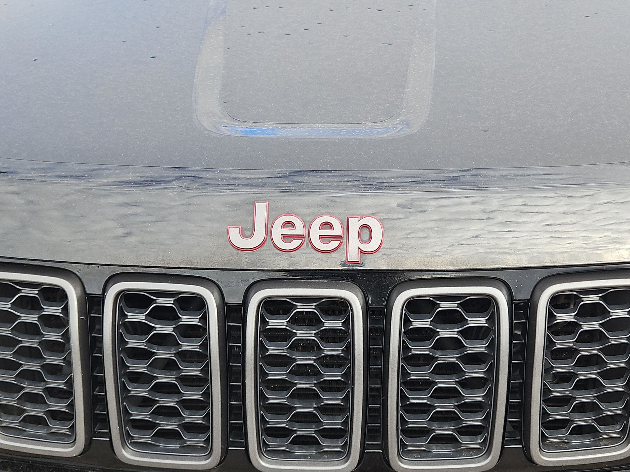 Used 2020 Jeep Grand Cherokee Trailhawk w/ Premium Lighting Group AWD/4WD image 14