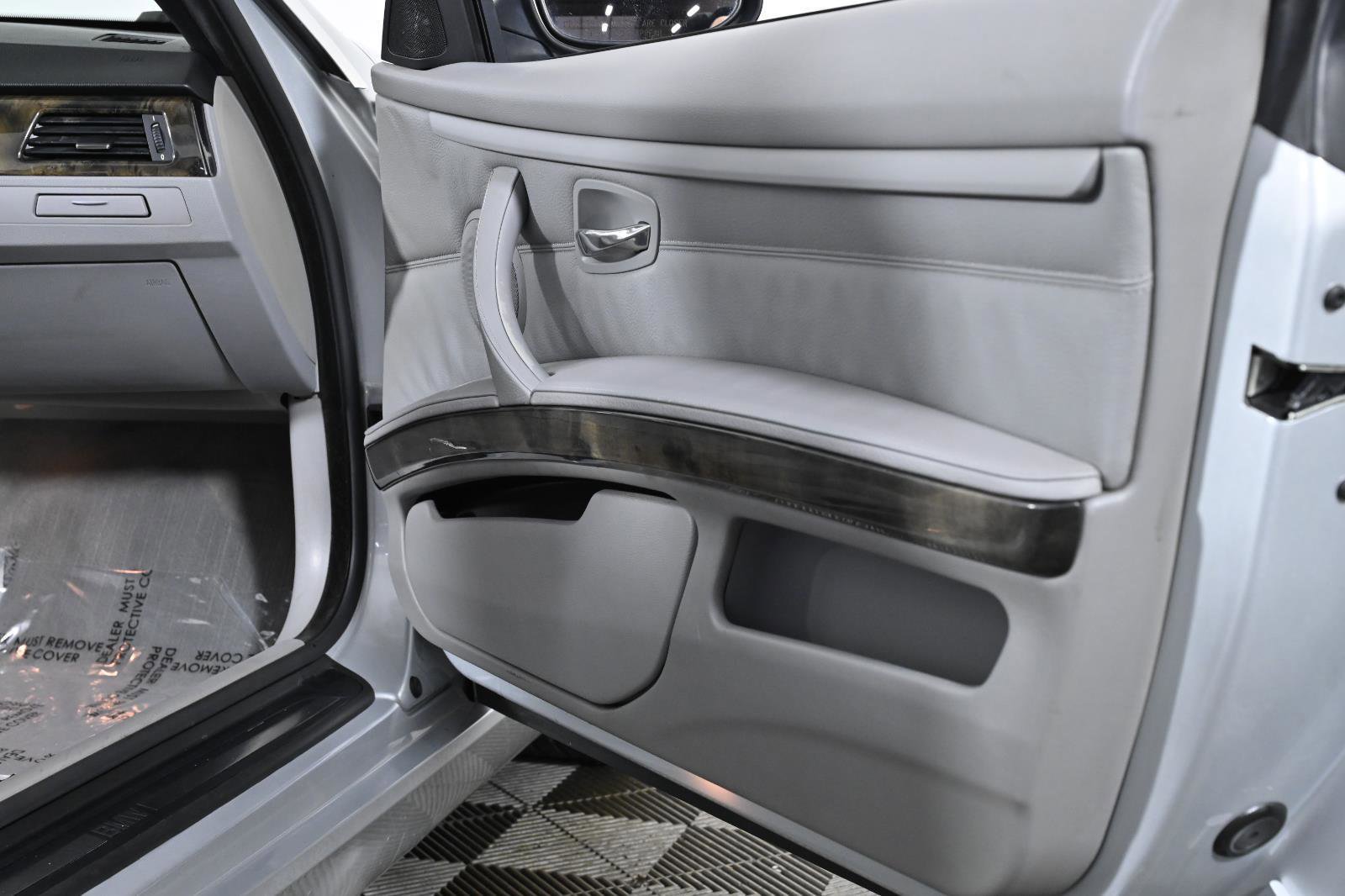 Used 2008 BMW 335i Convertible image 28