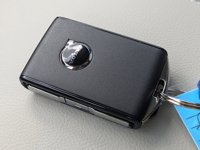 New 2025 Volvo XC40 B5 Plus w/ Protection Package Premier image 37