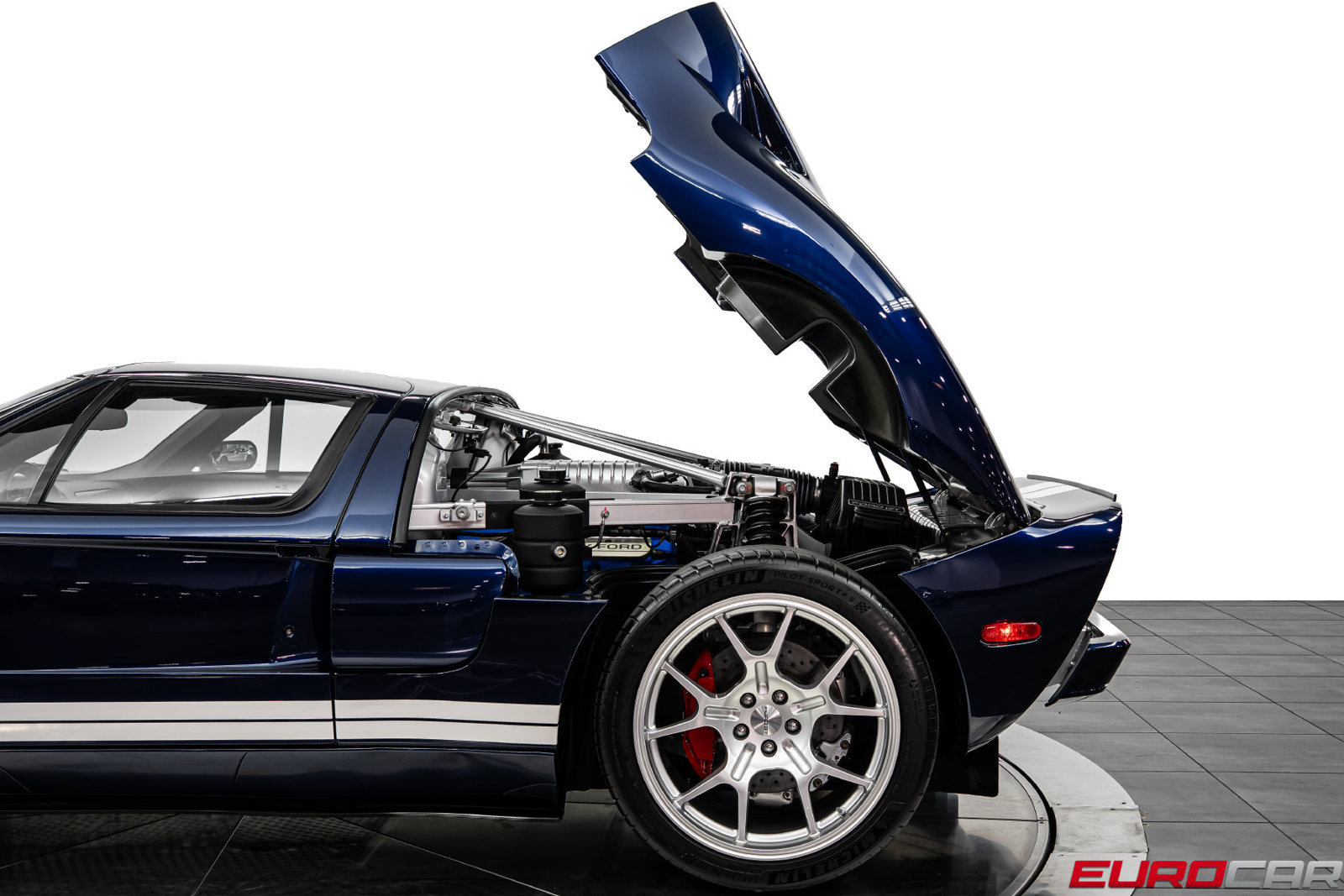 Used 2005 Ford GT RWD image 20