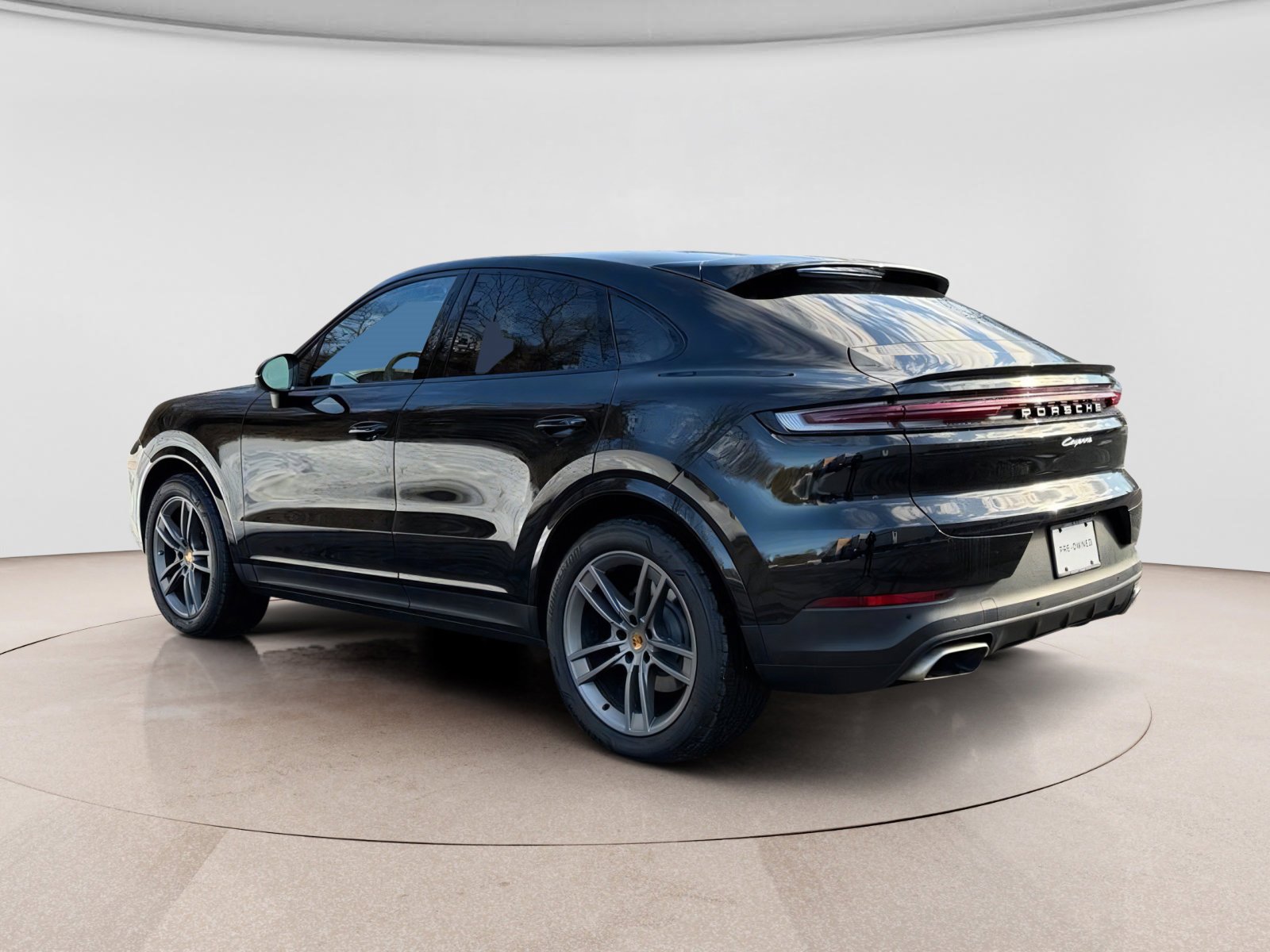 Used 2024 Porsche Cayenne Coupe image 5