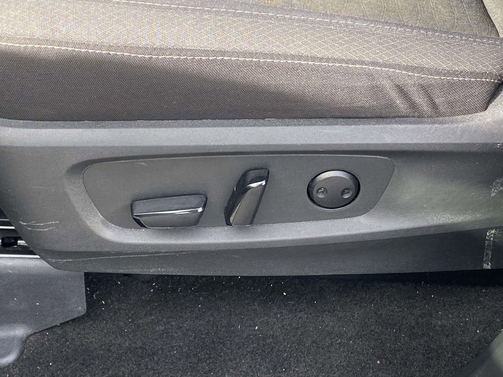 Used 2024 Nissan Pathfinder SV w/ SV Premium Package image 15