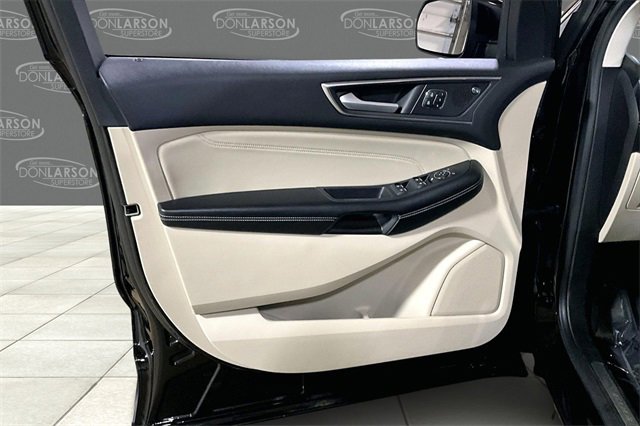Used 2022 Ford Edge Titanium image 11