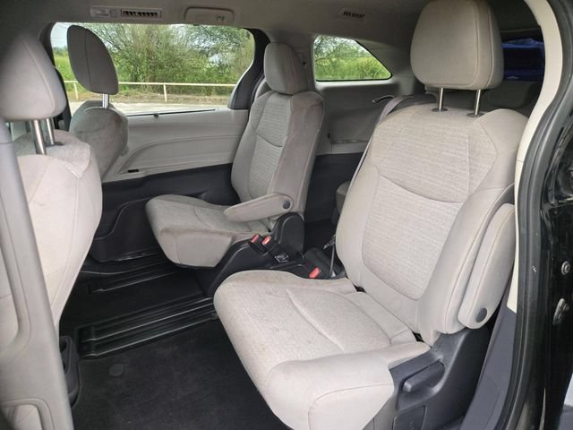 Used 2022 Toyota Sienna LE FWD image 13