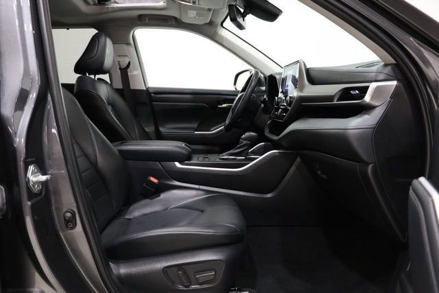 Used 2023 Toyota Highlander XLE image 36