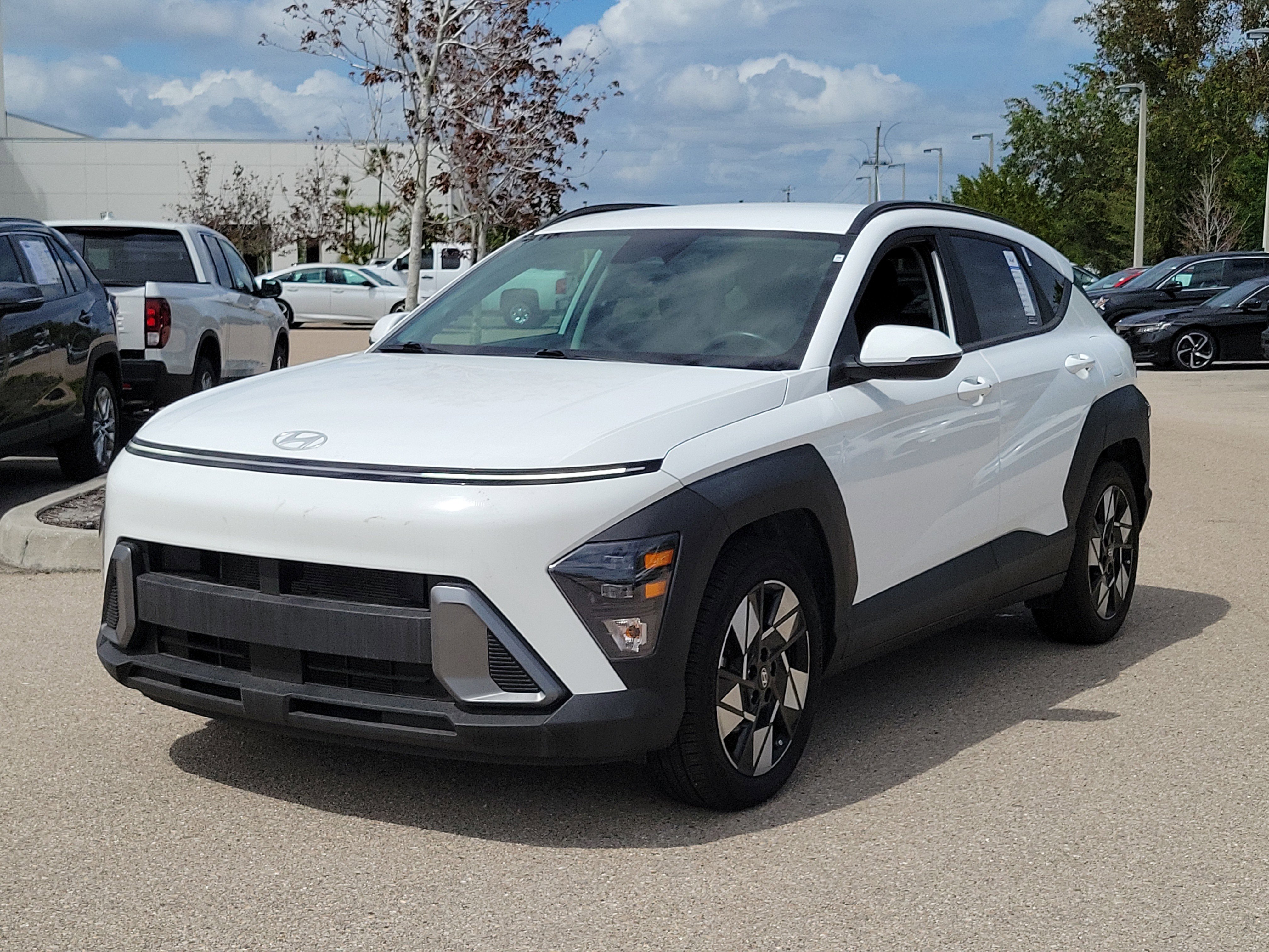 Used 2024 Hyundai Kona SEL image 3
