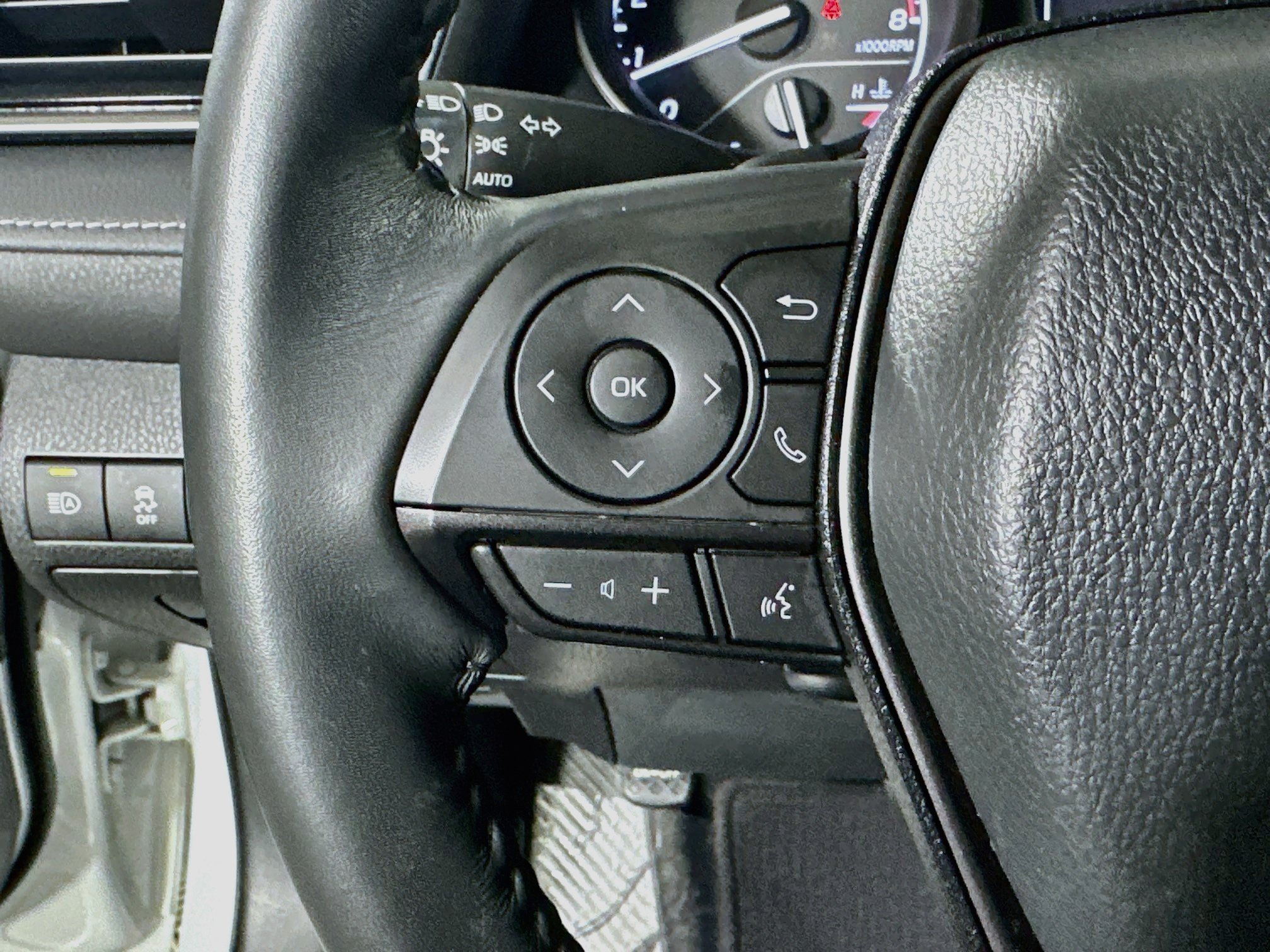 Used 2024 Toyota Camry SE w/ Convenience Package FWD image 16