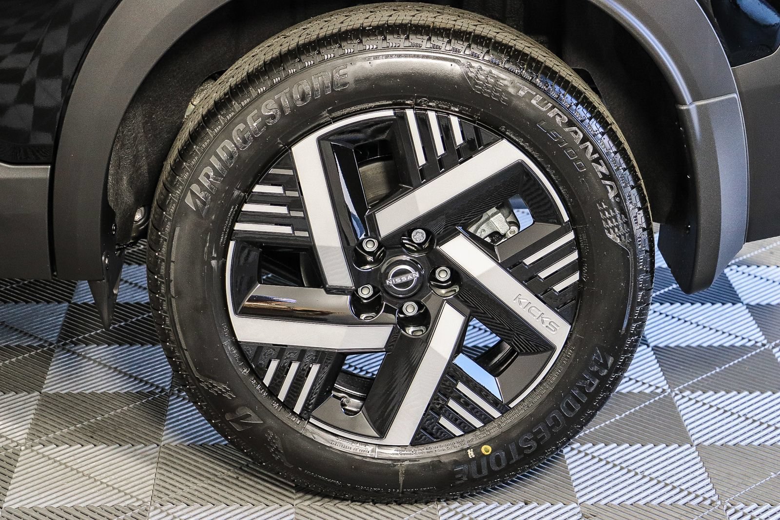 New 2026 Nissan Kicks SV w/ SV Premium Package FWD image 12