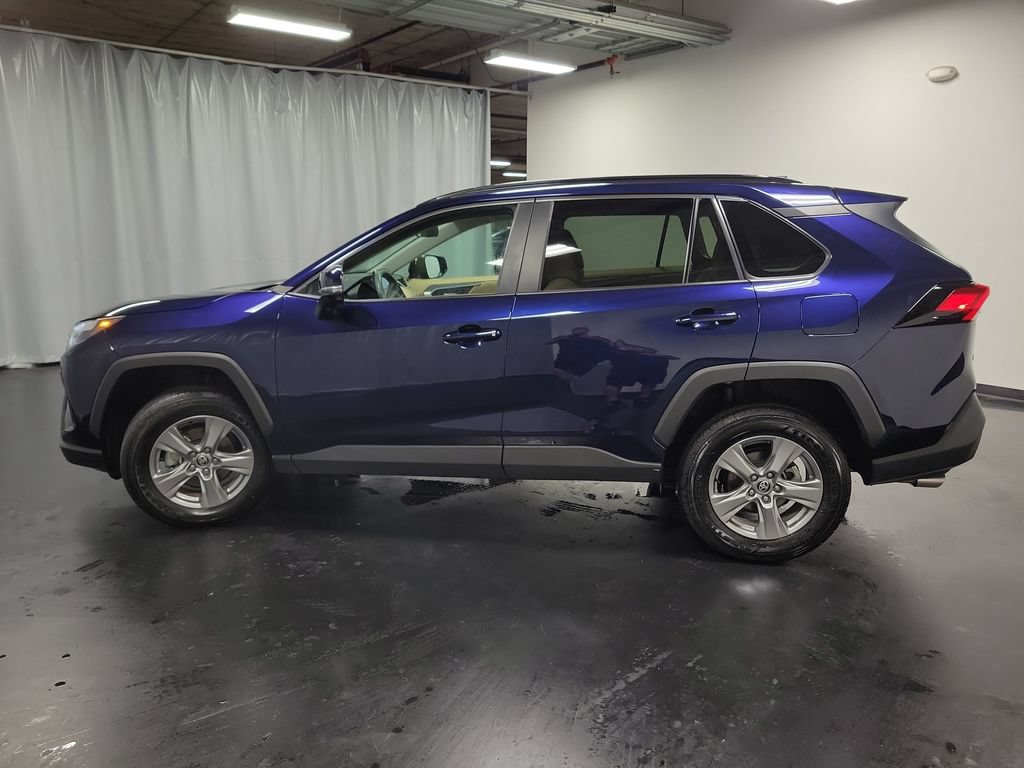 Used 2025 Toyota RAV4 XLE FWD image 5