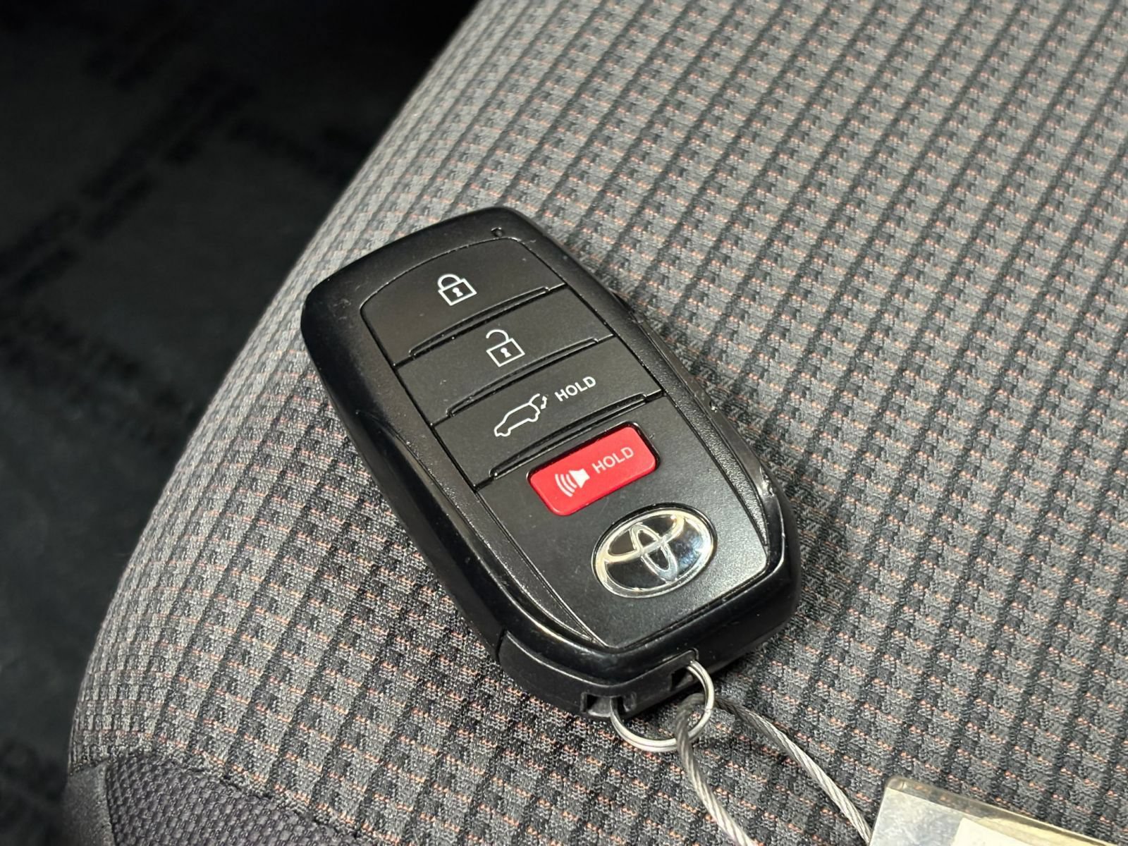 Used 2025 Toyota Highlander LE FWD image 21