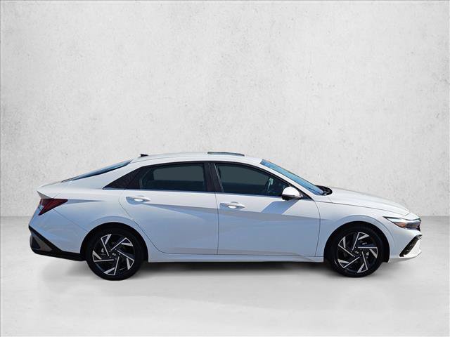 Used 2024 Hyundai Elantra Limited FWD image 4