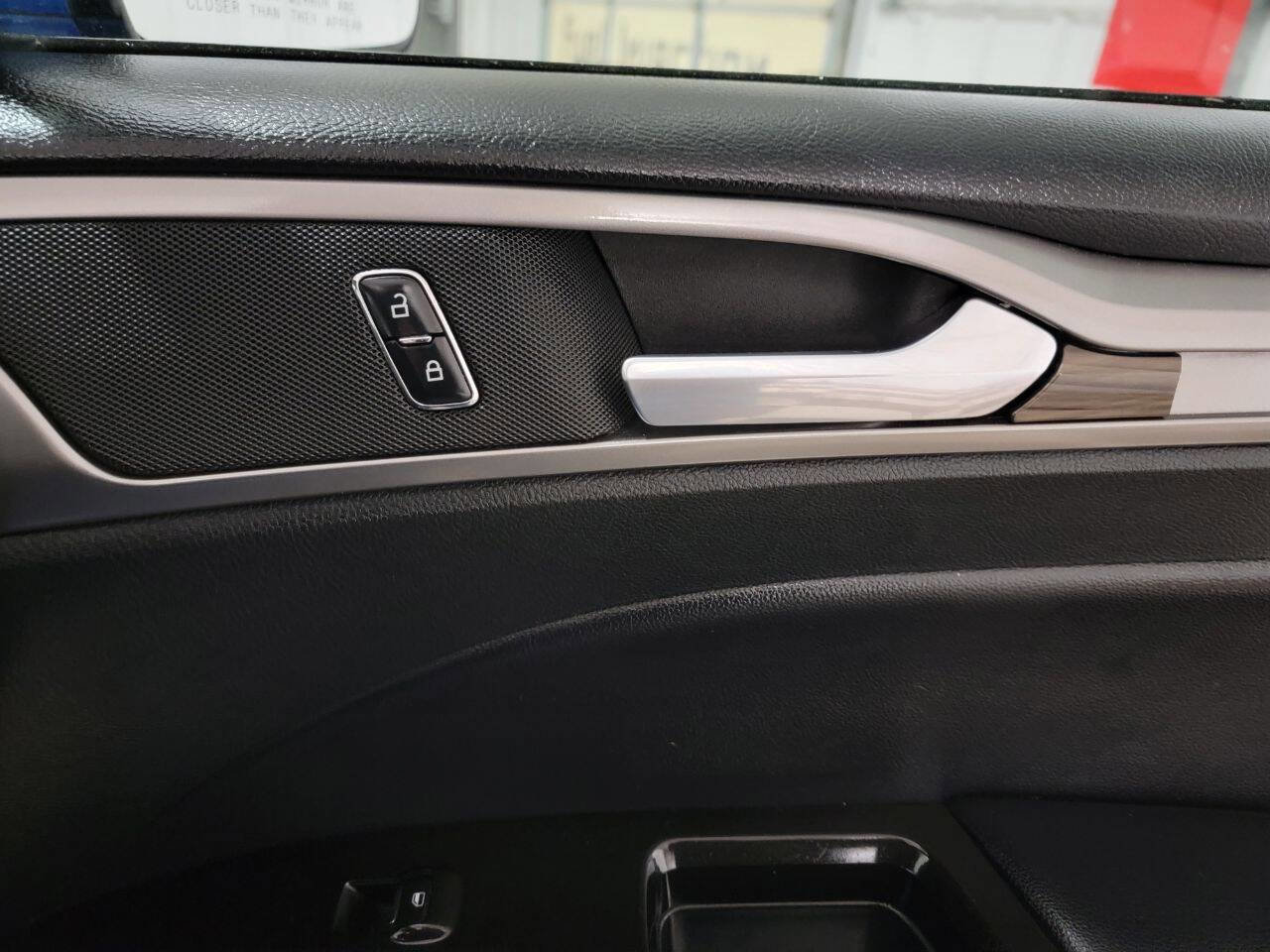 Used 2017 Ford Fusion SE w/ Fusion SE Technology Package FWD image 23