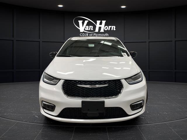 Used 2026 Chrysler Pacifica Select FWD image 2
