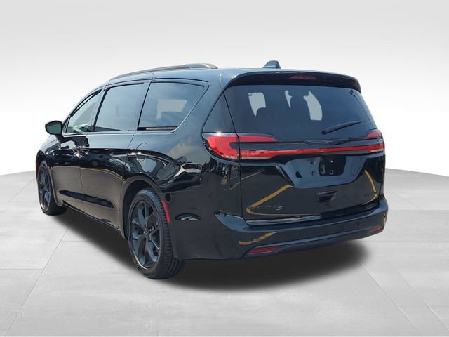 Used 2025 Chrysler Pacifica Limited FWD image 3