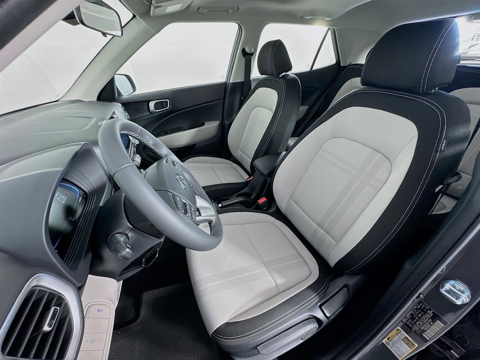 New 2025 Hyundai Venue SEL image 11