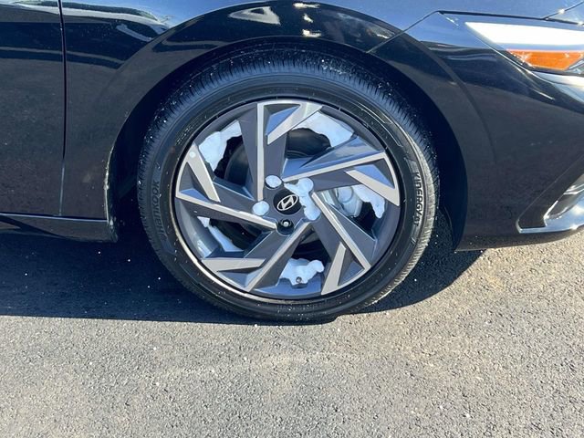 Certified 2025 Hyundai Elantra Limited image 7