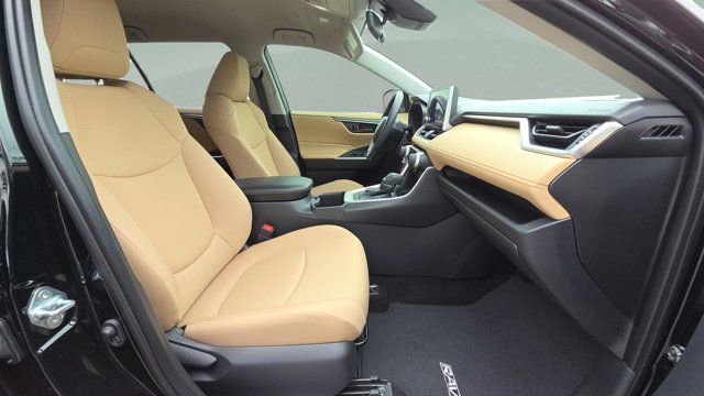 Certified 2025 Toyota RAV4 LE image 20