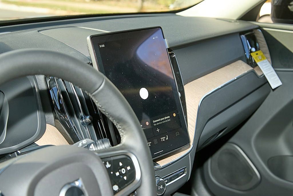 New 2026 Volvo XC60 B5 Plus w/ Protection Package Premier image 17