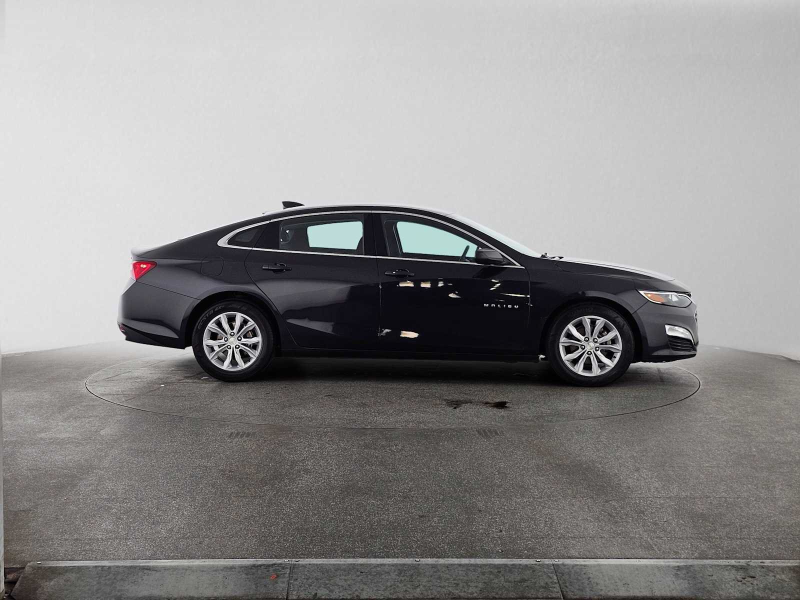 Used 2023 Chevrolet Malibu LT FWD image 2