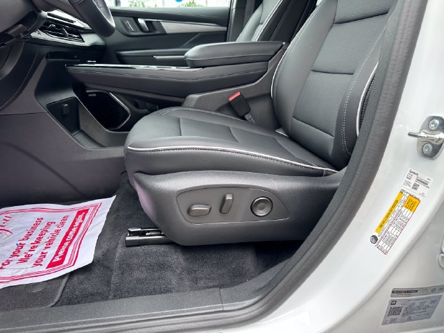 Used 2026 Buick Enclave Preferred AWD/4WD image 13