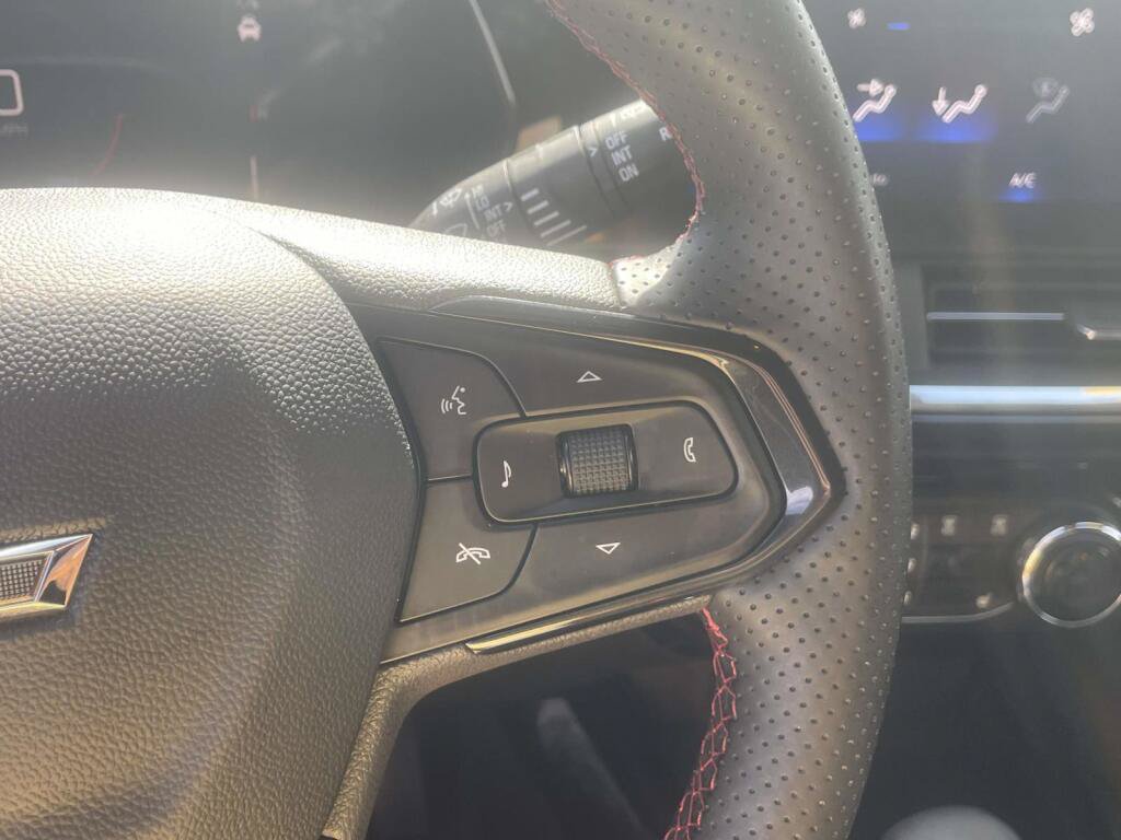 Used 2025 Chevrolet Trax RS w/ Driver Confidence Package FWD image 33