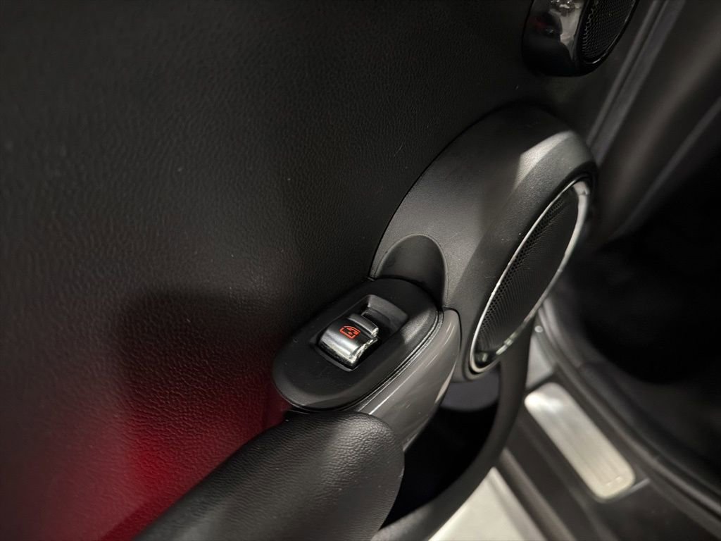 Used 2018 MINI Cooper 4-Door Hardtop image 34