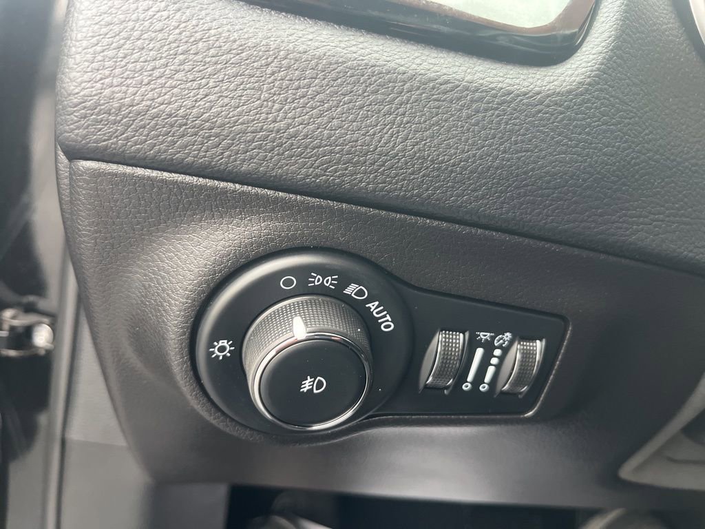 Used 2021 Jeep Compass Latitude w/ Sun and Sound Group image 21