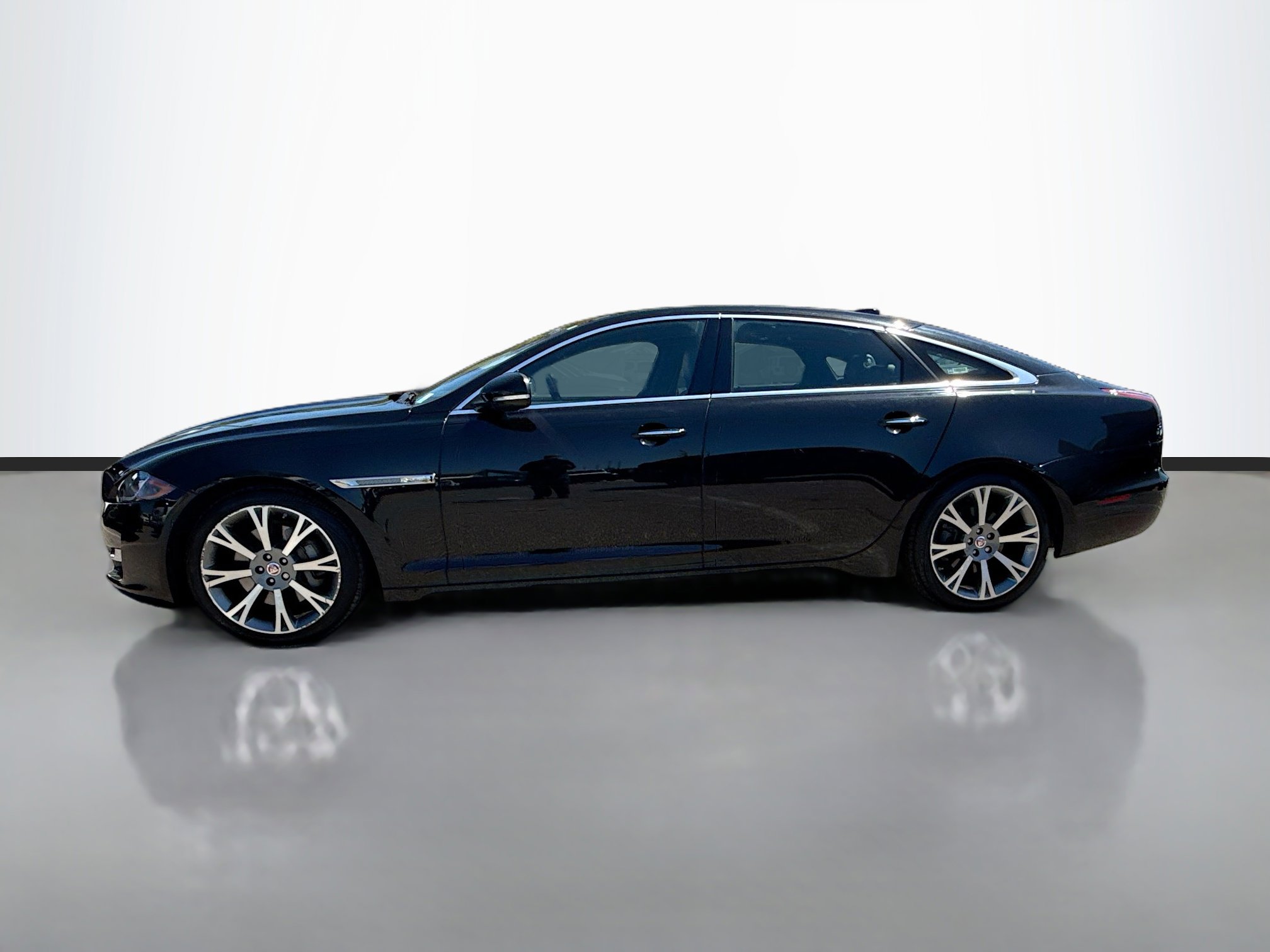 Used 2017 Jaguar XJ L Portfolio image 6