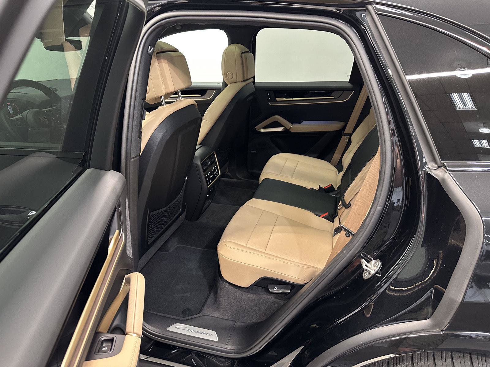 Used 2026 Porsche Cayenne AWD/4WD image 35
