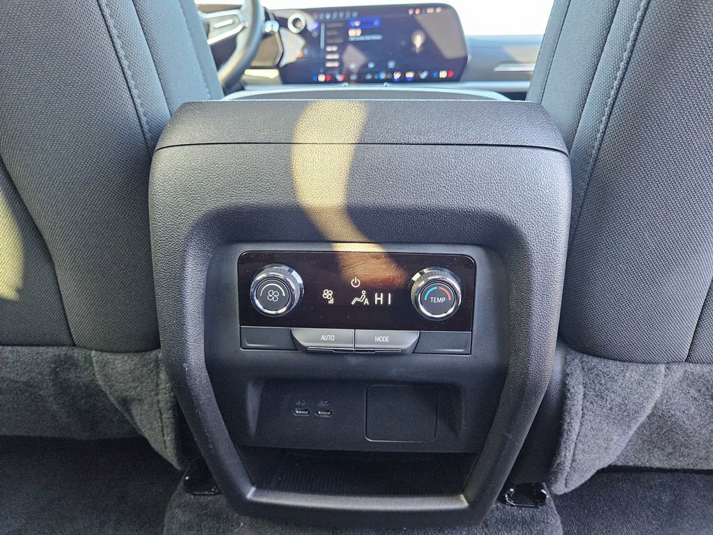 Used 2025 Chevrolet Traverse LT w/ Sun and Wheel Package image 35