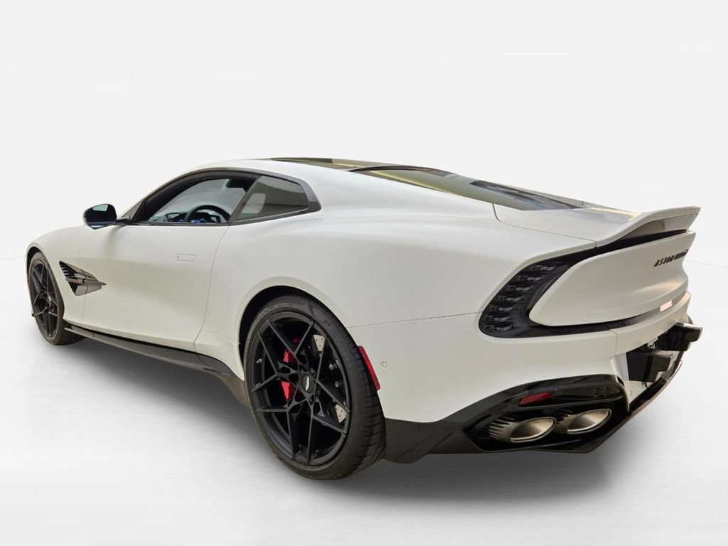 Used 2025 Aston Martin Vanquish RWD image 11