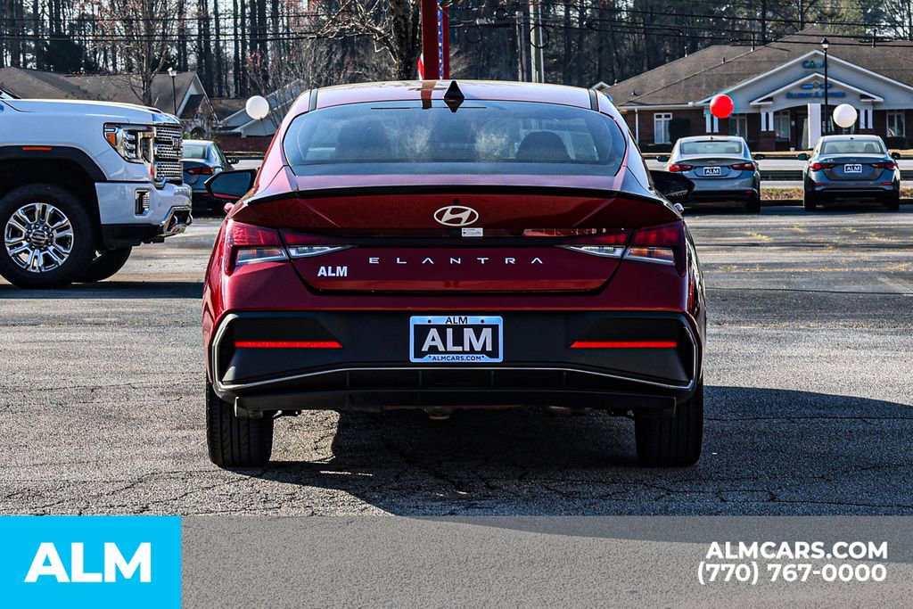 Used 2025 Hyundai Elantra Sport FWD image 12