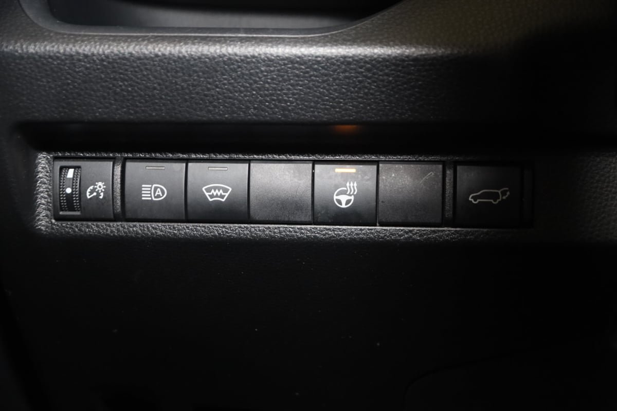 Used 2024 Toyota RAV4 SE w/ Weather & Moonroof Package AWD/4WD image 9