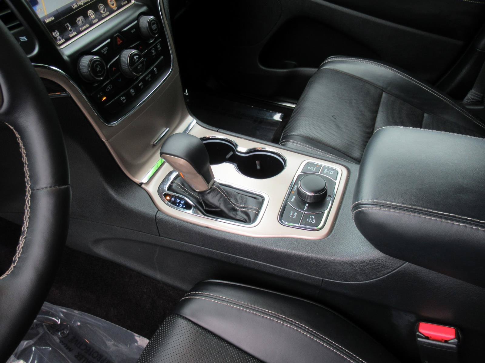 Used 2017 Jeep Grand Cherokee Overland AWD/4WD image 17